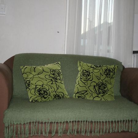 Glen Lilly Self Catering Apartment Parow Bagian luar foto
