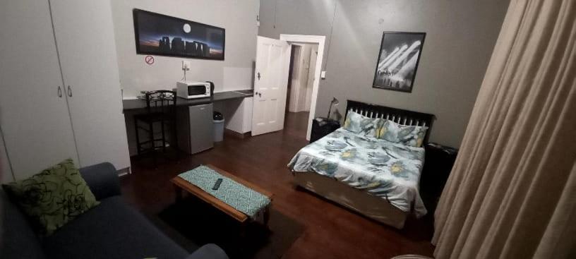Glen Lilly Self Catering Apartment Parow Bagian luar foto