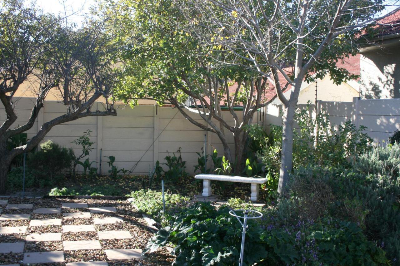 Glen Lilly Self Catering Apartment Parow Bagian luar foto